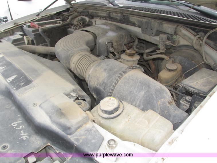 image for item J8771 2004 Ford F150 XL SuperCab pickup truck