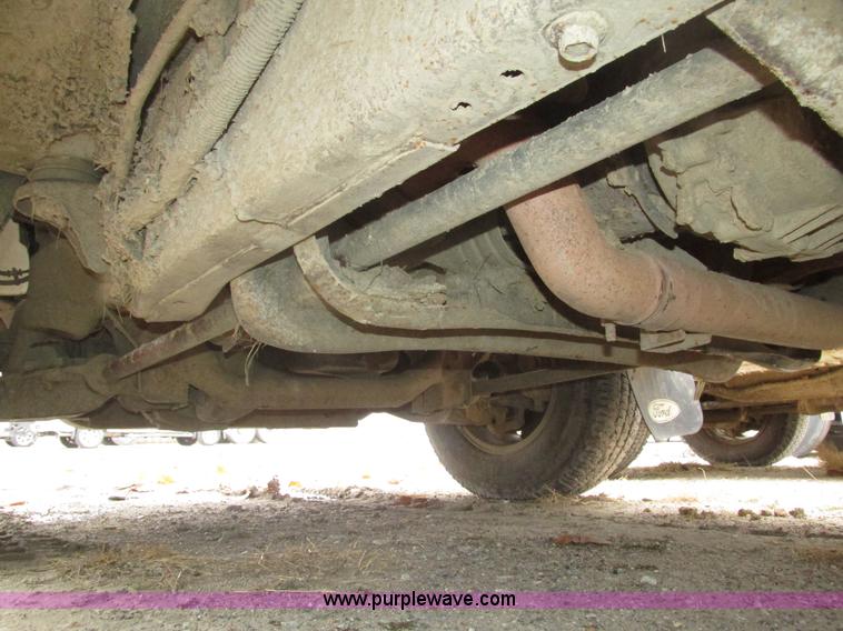 image for item J8771 2004 Ford F150 XL SuperCab pickup truck