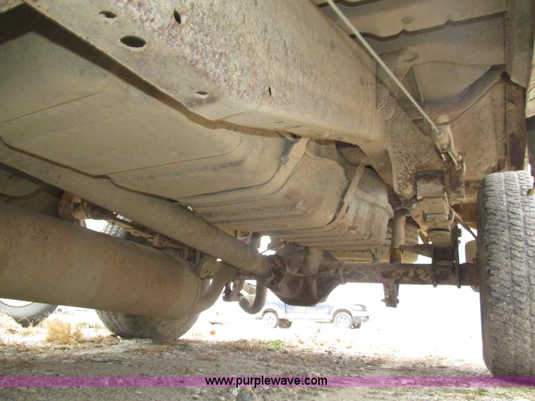 image for item J8771 2004 Ford F150 XL SuperCab pickup truck