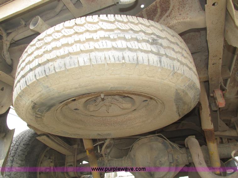 image for item J8771 2004 Ford F150 XL SuperCab pickup truck