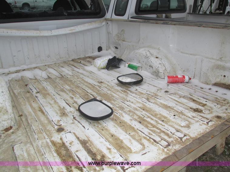 image for item J8771 2004 Ford F150 XL SuperCab pickup truck