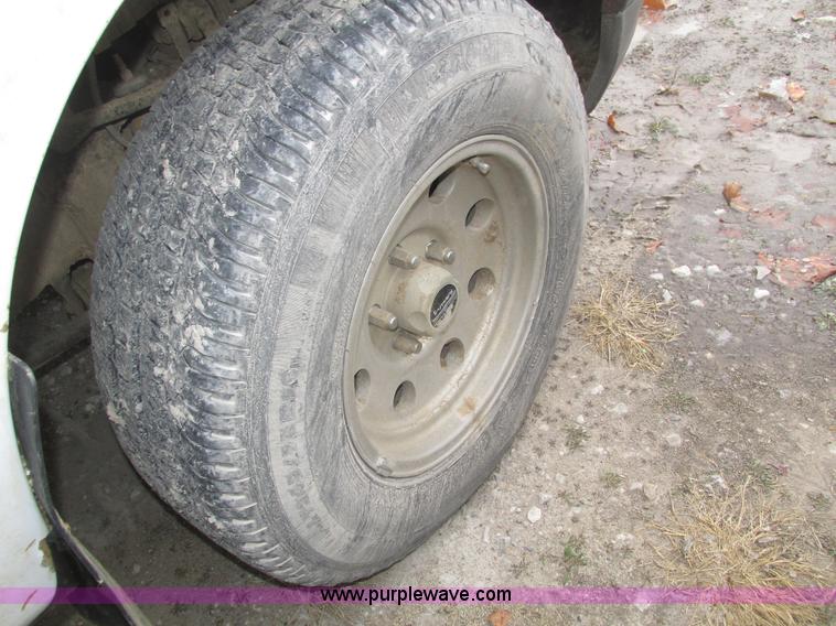 image for item J8771 2004 Ford F150 XL SuperCab pickup truck