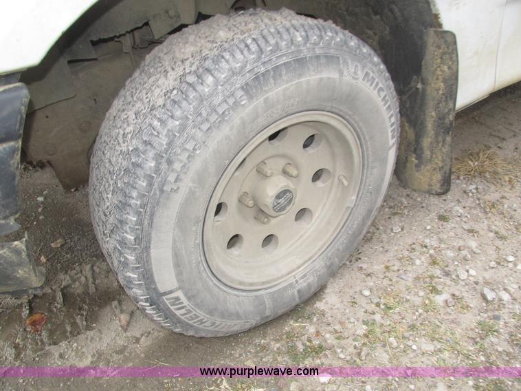 image for item J8771 2004 Ford F150 XL SuperCab pickup truck