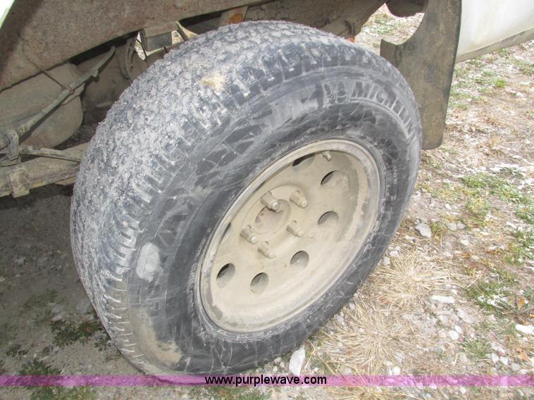 image for item J8771 2004 Ford F150 XL SuperCab pickup truck