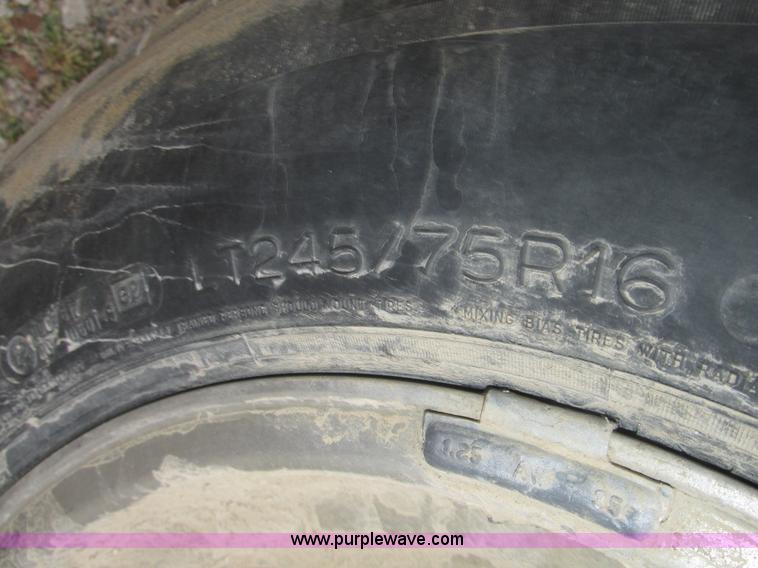 image for item J8771 2004 Ford F150 XL SuperCab pickup truck