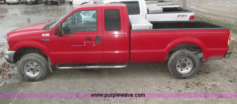 image for item J8772 2004 Ford F250 Super Duty XLT SuperCab pickup truck