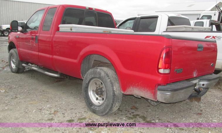 image for item J8772 2004 Ford F250 Super Duty XLT SuperCab pickup truck