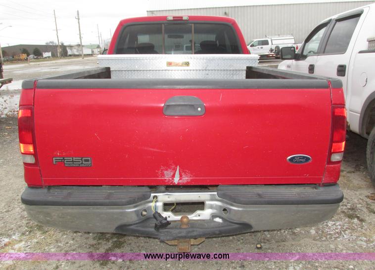 image for item J8772 2004 Ford F250 Super Duty XLT SuperCab pickup truck