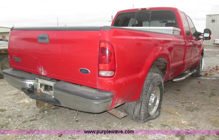 image for item J8772 2004 Ford F250 Super Duty XLT SuperCab pickup truck