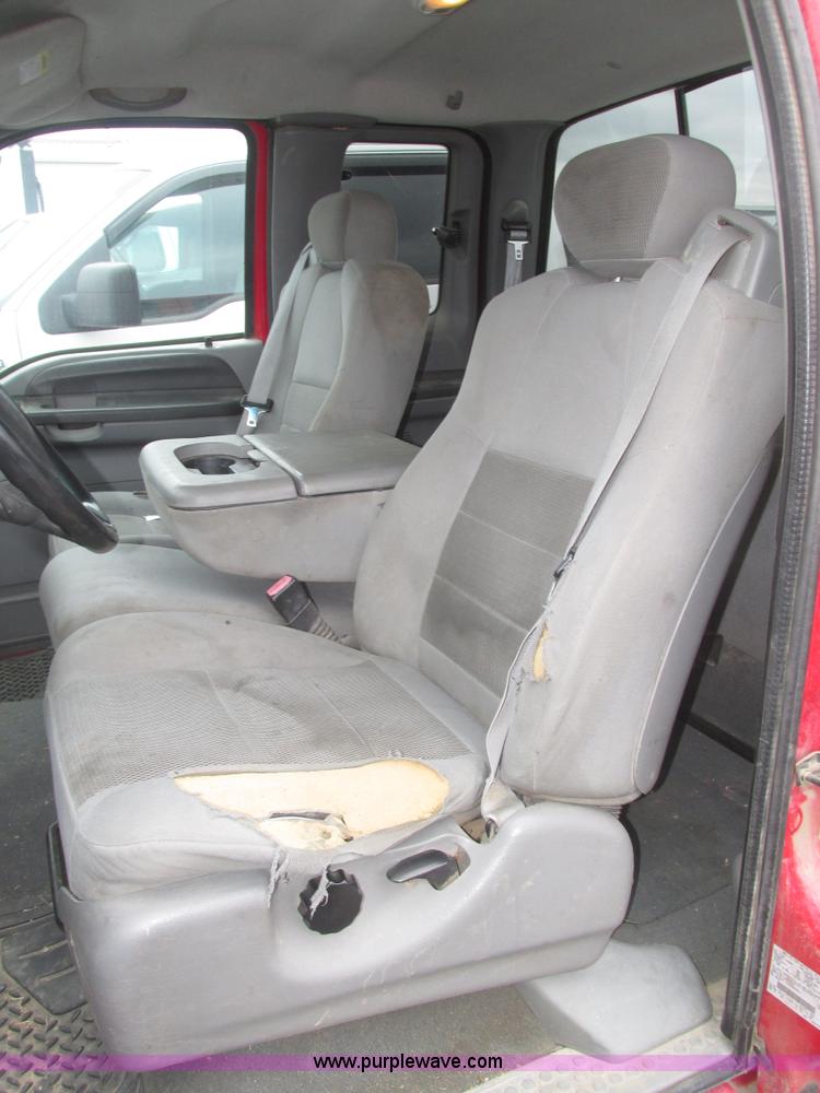 image for item J8772 2004 Ford F250 Super Duty XLT SuperCab pickup truck