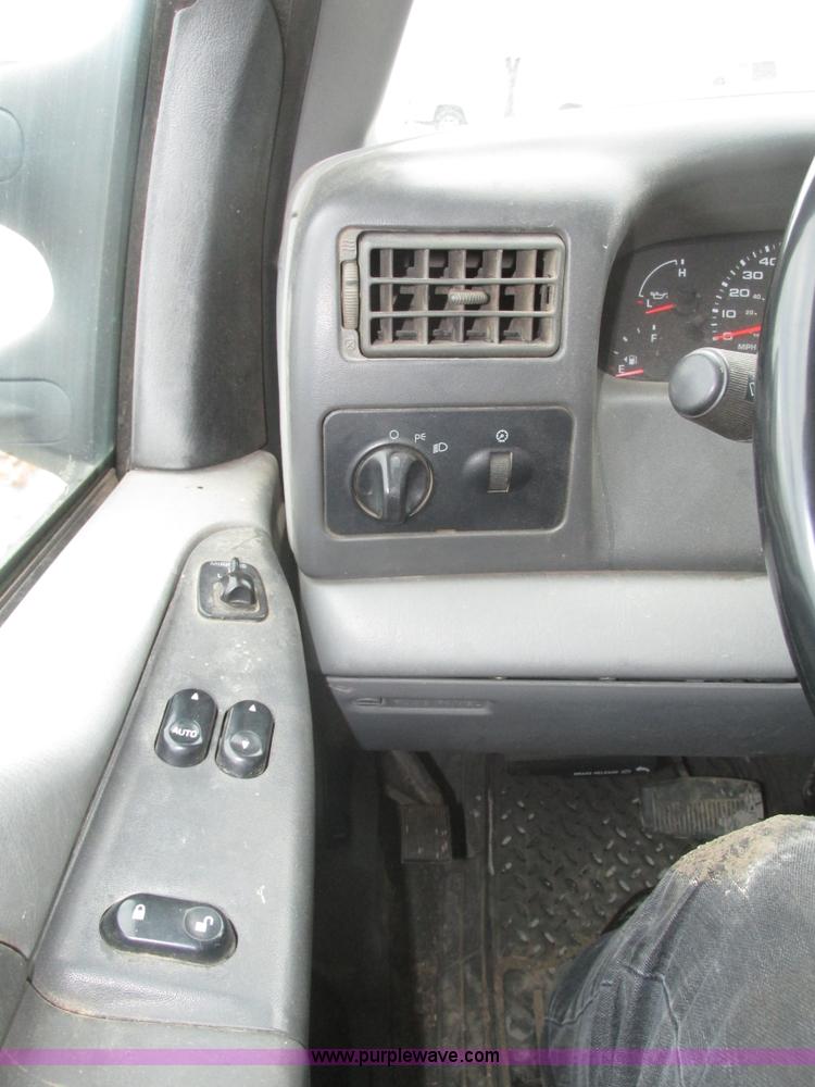 image for item J8772 2004 Ford F250 Super Duty XLT SuperCab pickup truck