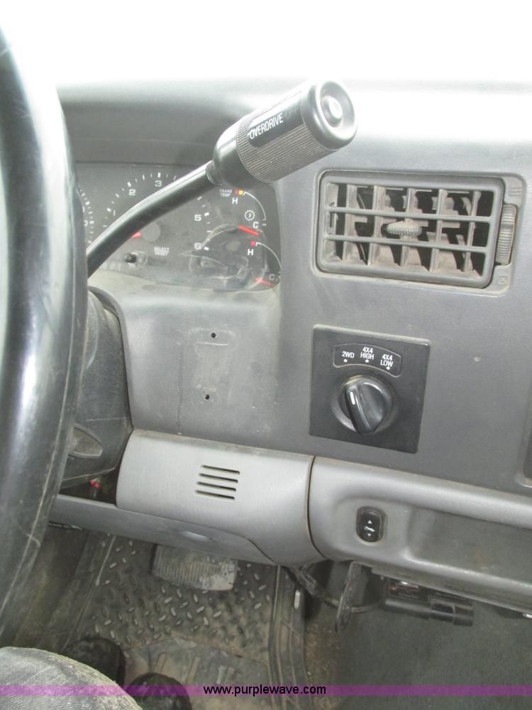 image for item J8772 2004 Ford F250 Super Duty XLT SuperCab pickup truck