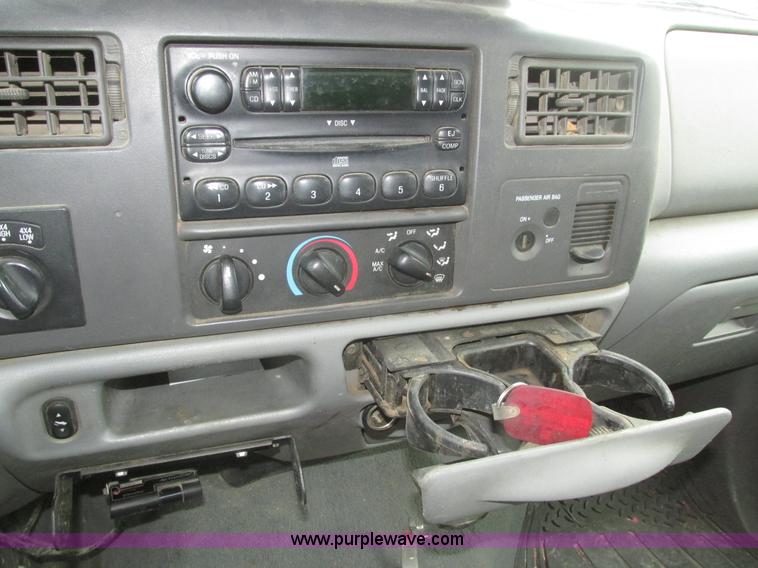 image for item J8772 2004 Ford F250 Super Duty XLT SuperCab pickup truck