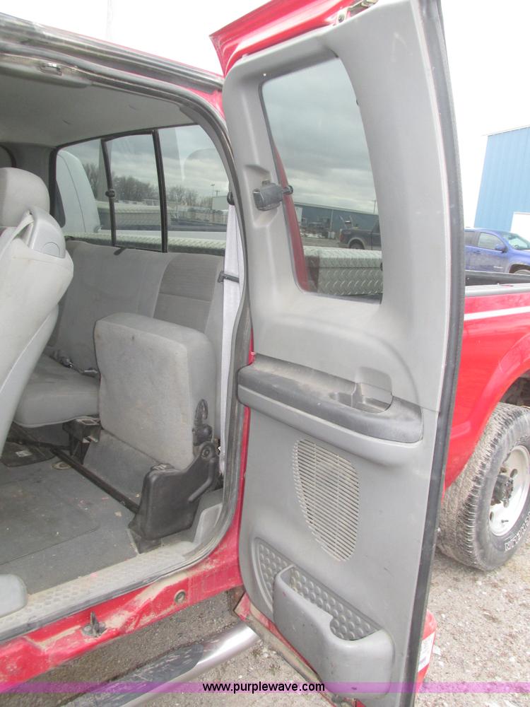 image for item J8772 2004 Ford F250 Super Duty XLT SuperCab pickup truck