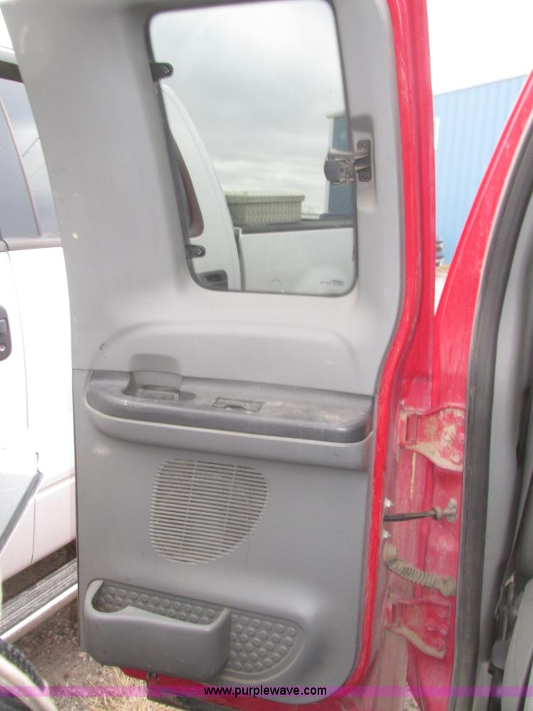 image for item J8772 2004 Ford F250 Super Duty XLT SuperCab pickup truck