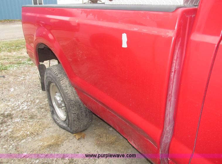 image for item J8772 2004 Ford F250 Super Duty XLT SuperCab pickup truck