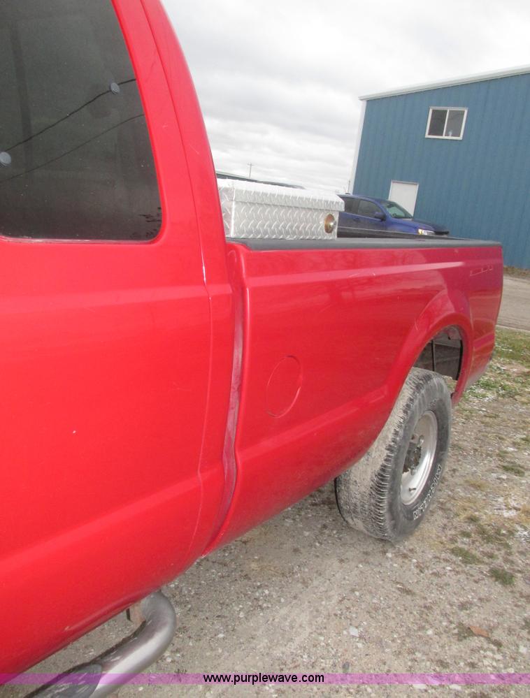 image for item J8772 2004 Ford F250 Super Duty XLT SuperCab pickup truck