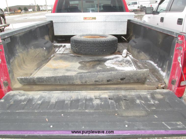 image for item J8772 2004 Ford F250 Super Duty XLT SuperCab pickup truck