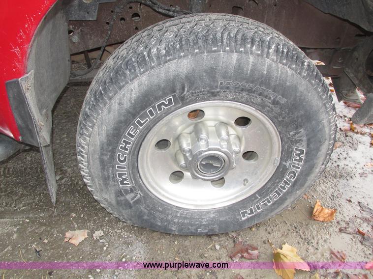 image for item J8772 2004 Ford F250 Super Duty XLT SuperCab pickup truck