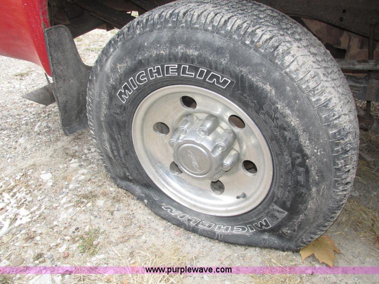 image for item J8772 2004 Ford F250 Super Duty XLT SuperCab pickup truck