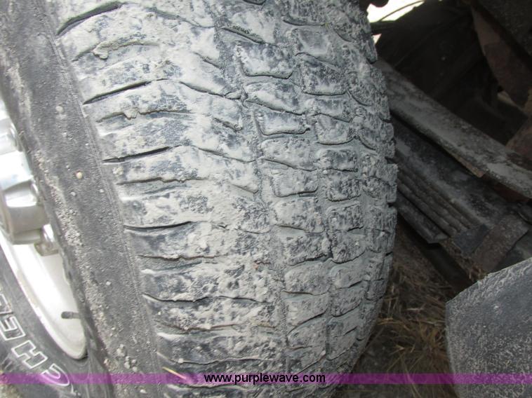 image for item J8772 2004 Ford F250 Super Duty XLT SuperCab pickup truck