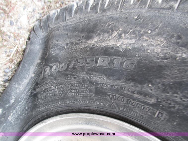 image for item J8772 2004 Ford F250 Super Duty XLT SuperCab pickup truck