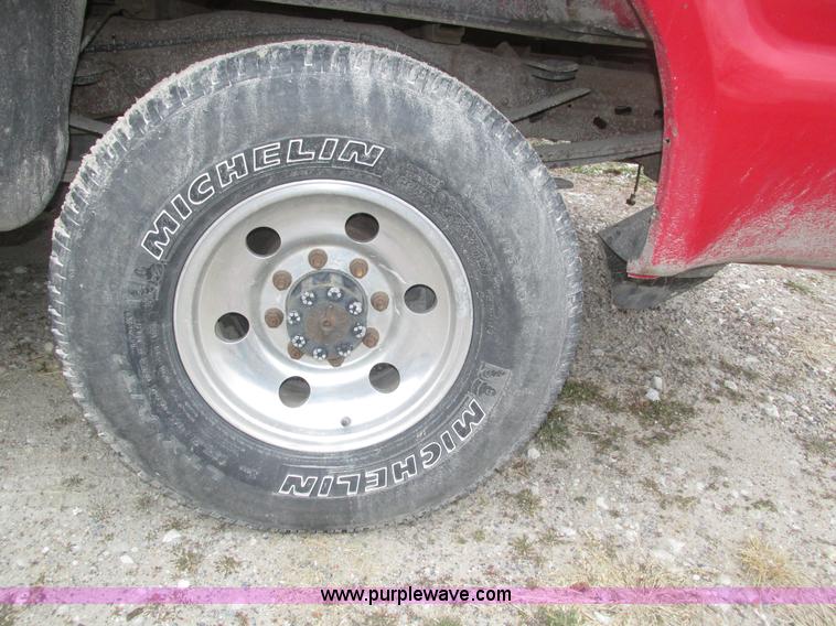 image for item J8772 2004 Ford F250 Super Duty XLT SuperCab pickup truck