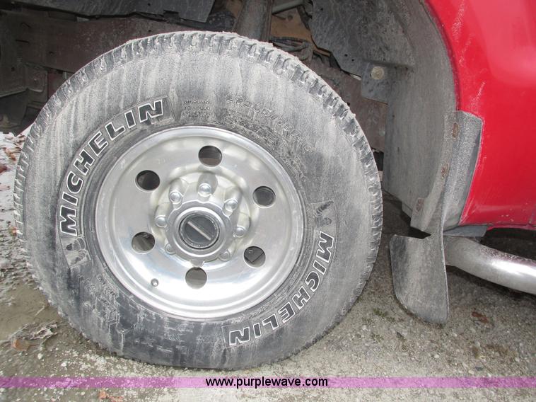 image for item J8772 2004 Ford F250 Super Duty XLT SuperCab pickup truck