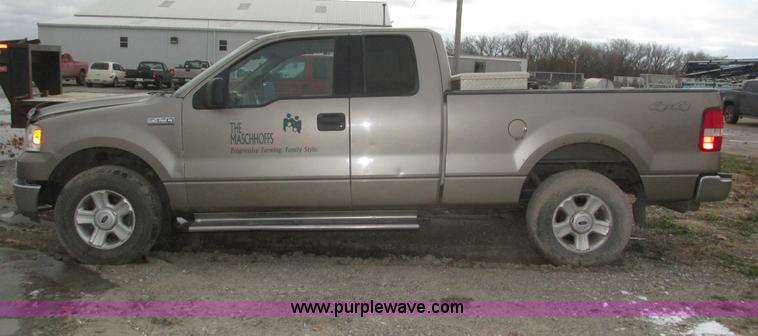 image for item J8773 2004 Ford F150 XLT SuperCab pickup truck