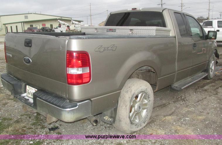 image for item J8773 2004 Ford F150 XLT SuperCab pickup truck