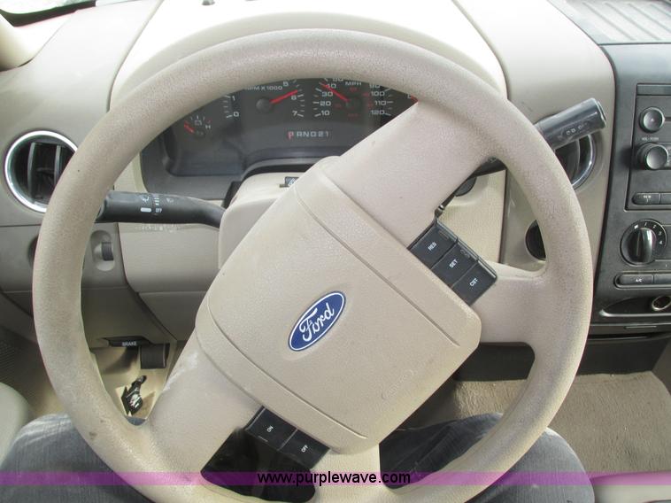 image for item J8773 2004 Ford F150 XLT SuperCab pickup truck