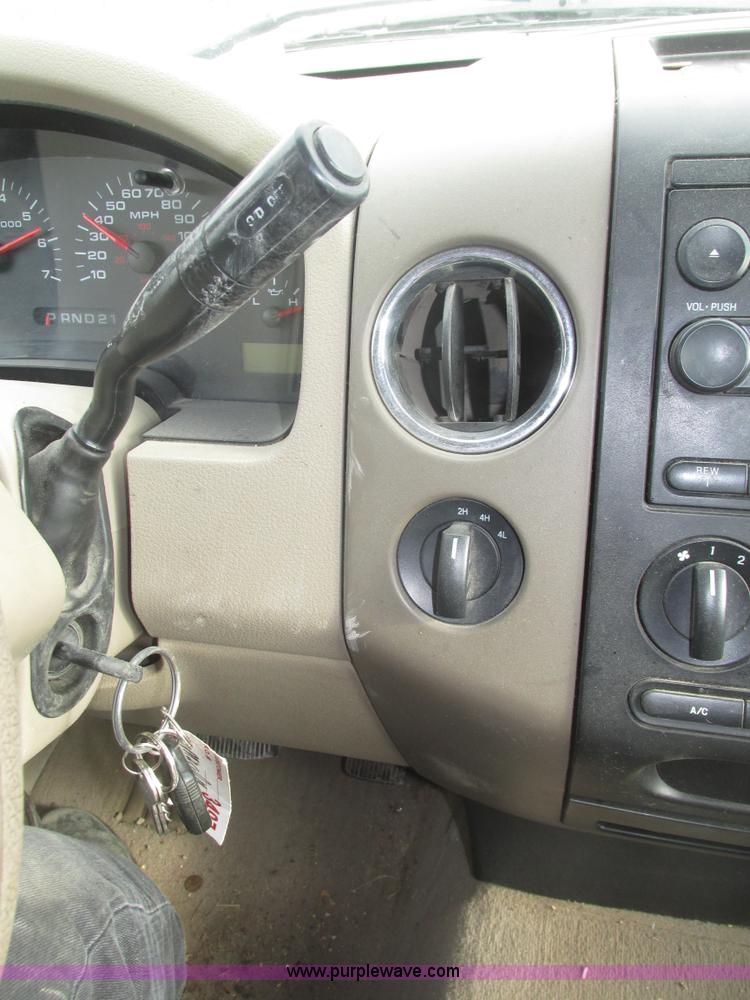 image for item J8773 2004 Ford F150 XLT SuperCab pickup truck