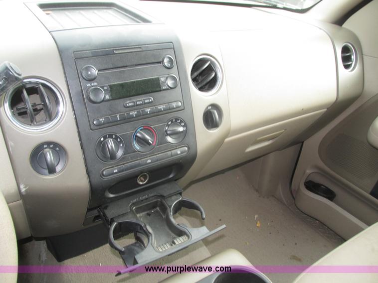 image for item J8773 2004 Ford F150 XLT SuperCab pickup truck