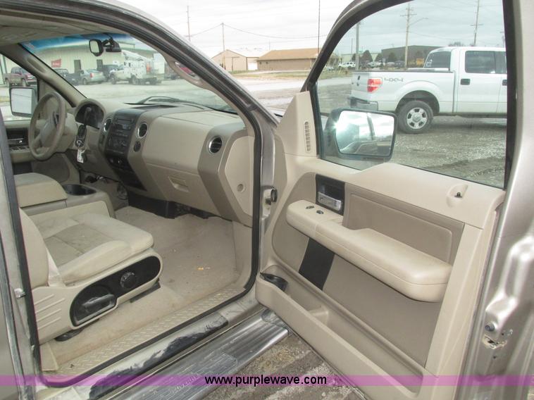 image for item J8773 2004 Ford F150 XLT SuperCab pickup truck