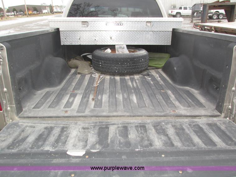 image for item J8773 2004 Ford F150 XLT SuperCab pickup truck