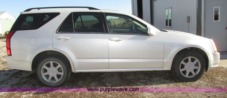 image for item J8779 2004 Cadillac SRX SUV