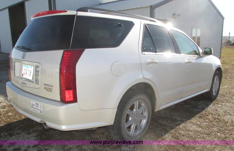 image for item J8779 2004 Cadillac SRX SUV