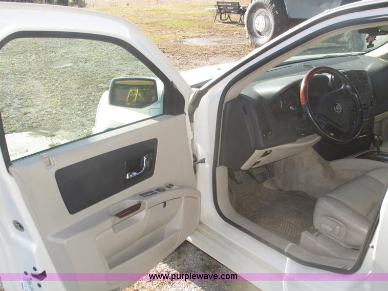 image for item J8779 2004 Cadillac SRX SUV