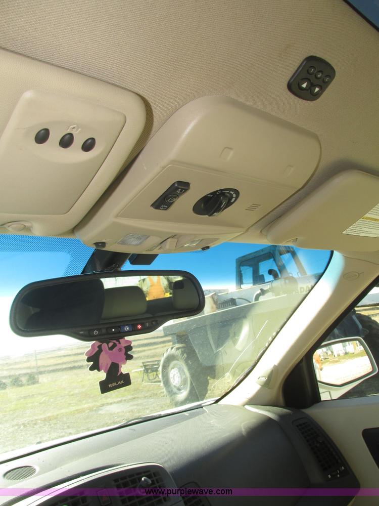 image for item J8779 2004 Cadillac SRX SUV