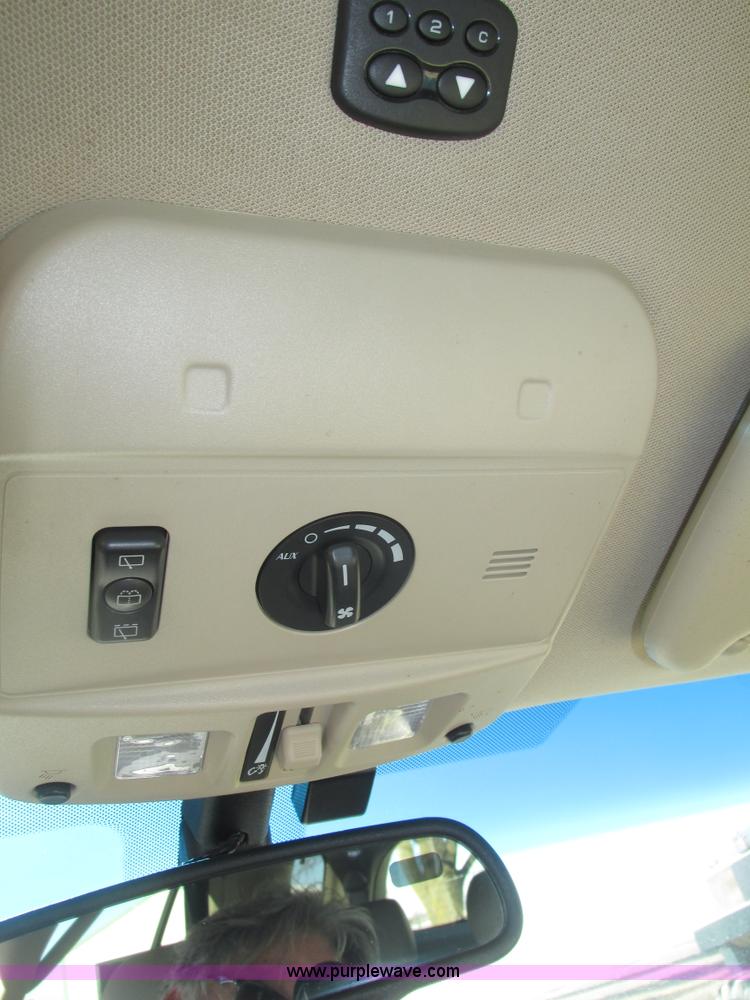 image for item J8779 2004 Cadillac SRX SUV