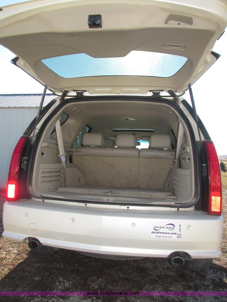 image for item J8779 2004 Cadillac SRX SUV