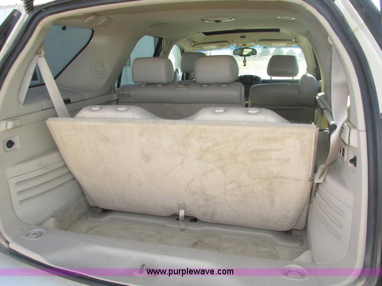 image for item J8779 2004 Cadillac SRX SUV