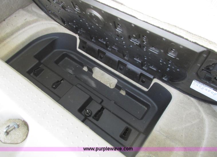 image for item J8779 2004 Cadillac SRX SUV