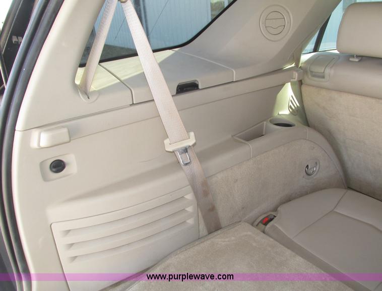 image for item J8779 2004 Cadillac SRX SUV