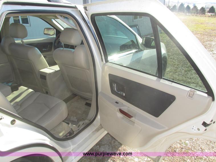 image for item J8779 2004 Cadillac SRX SUV