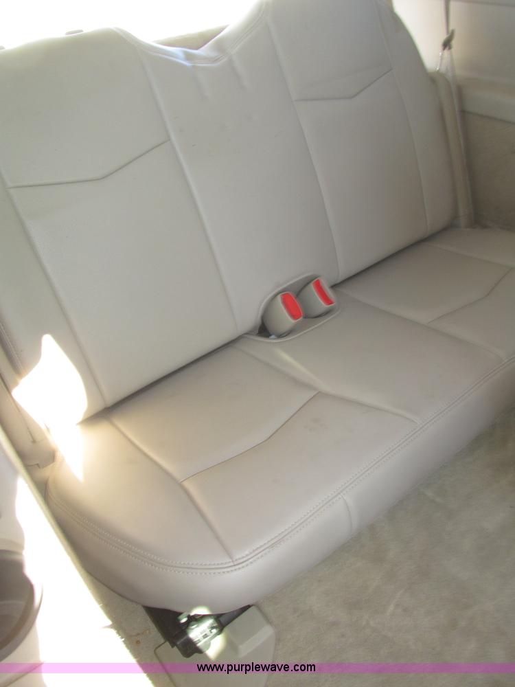 image for item J8779 2004 Cadillac SRX SUV