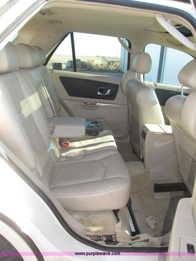 image for item J8779 2004 Cadillac SRX SUV