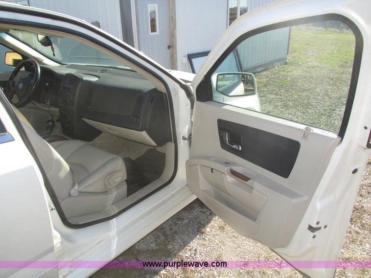 image for item J8779 2004 Cadillac SRX SUV