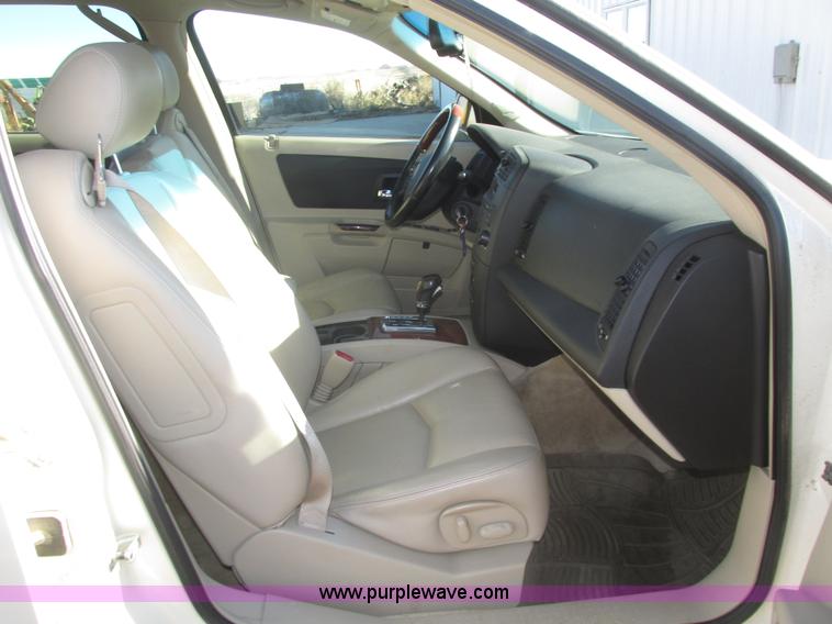 image for item J8779 2004 Cadillac SRX SUV