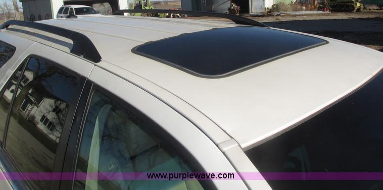 image for item J8779 2004 Cadillac SRX SUV